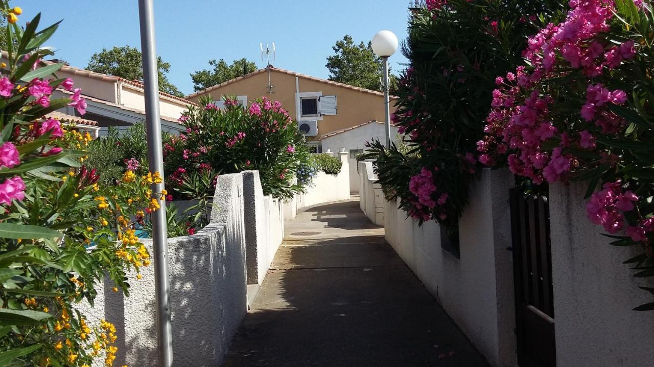 Les Amandines Villa Agde Exterior photo