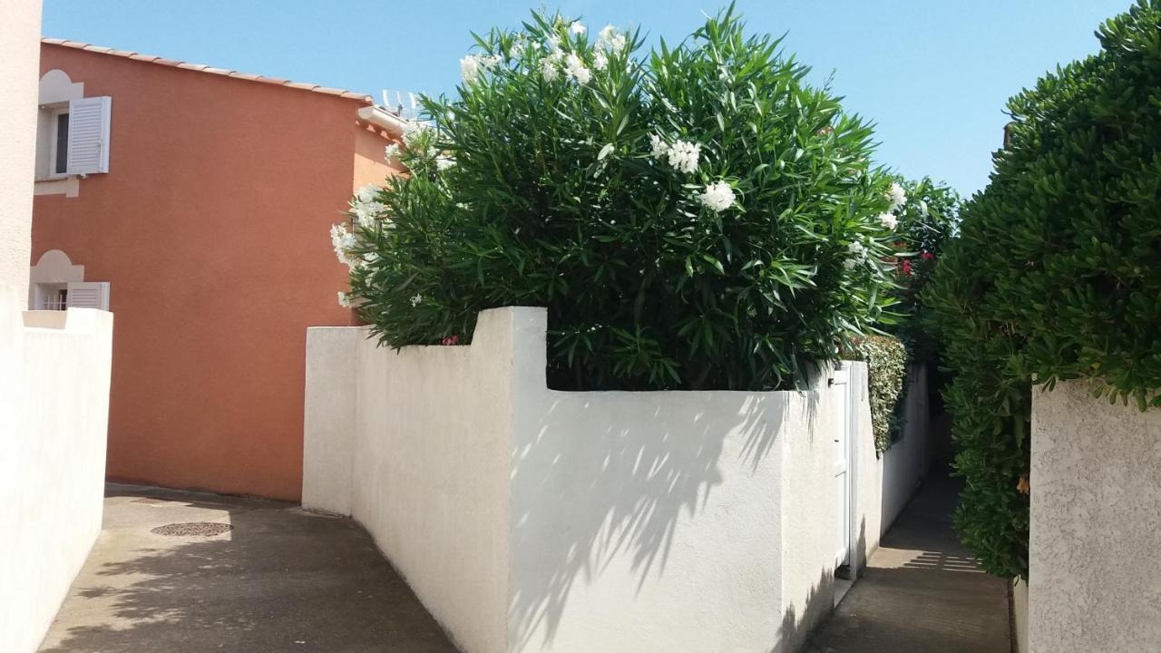 Les Amandines Villa Agde Exterior photo